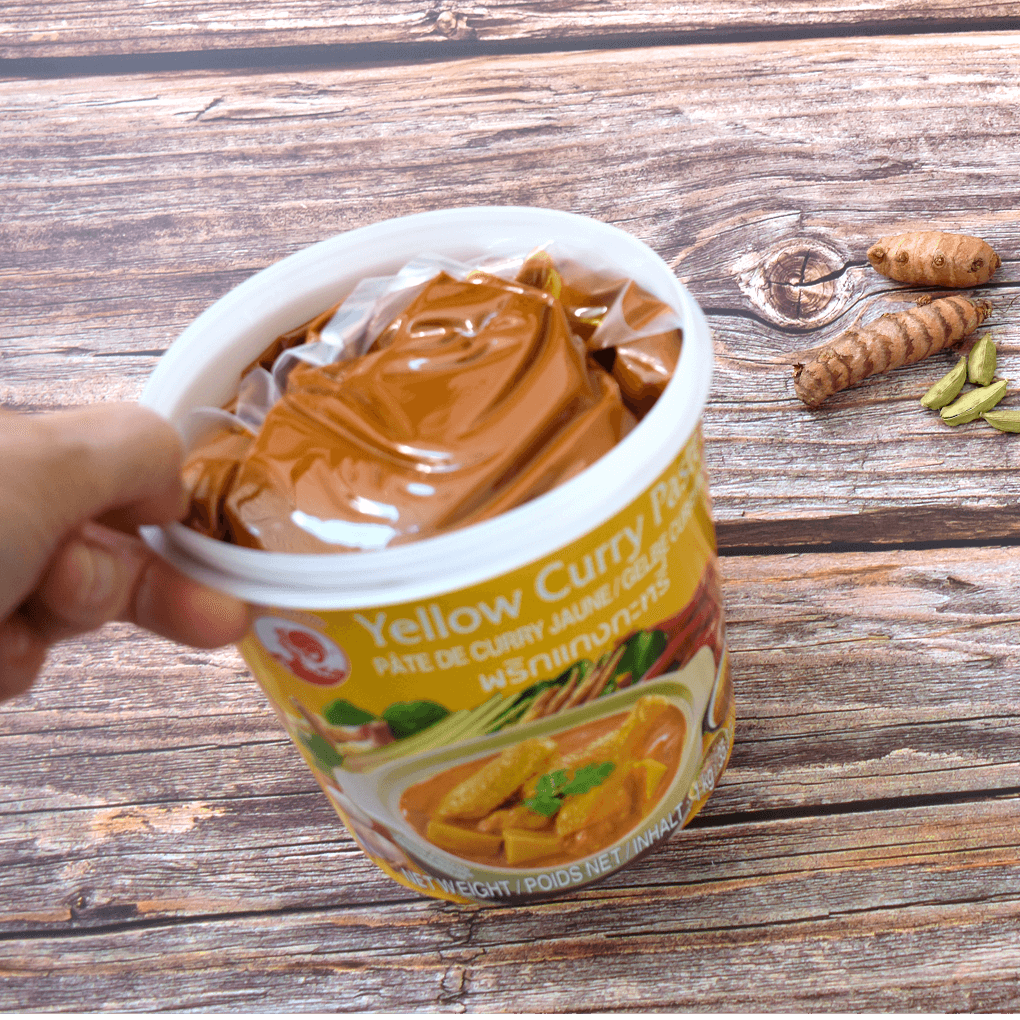 Gelbe Currypaste Stillife