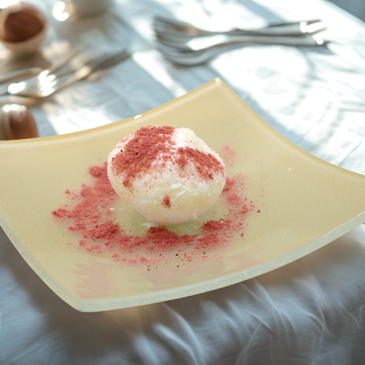 Erdbeerpulver auf Vanille Mochi Eis Stillife