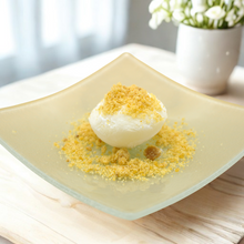 Load image into Gallery viewer, Vanille Mochi Eis mit salzigen Karamell Crumbles
