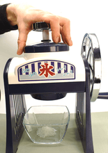 Lade das Bild in den Galerie-Viewer, Kakigori Shaved Ice Maschine Device_01
